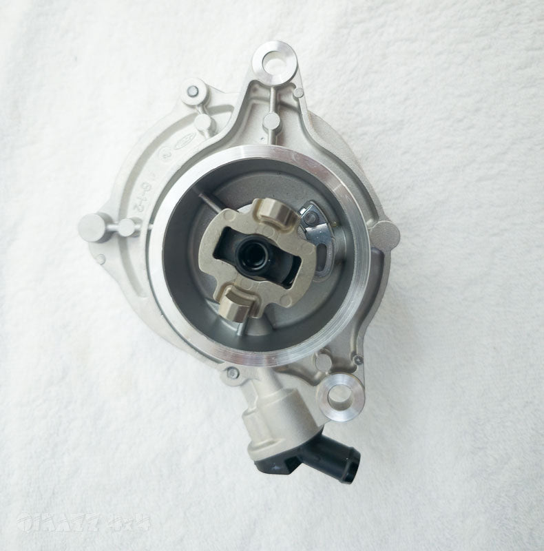 BMW Vacuum Pump for M57N2 - Pierburg 11667791232 | Pierburg