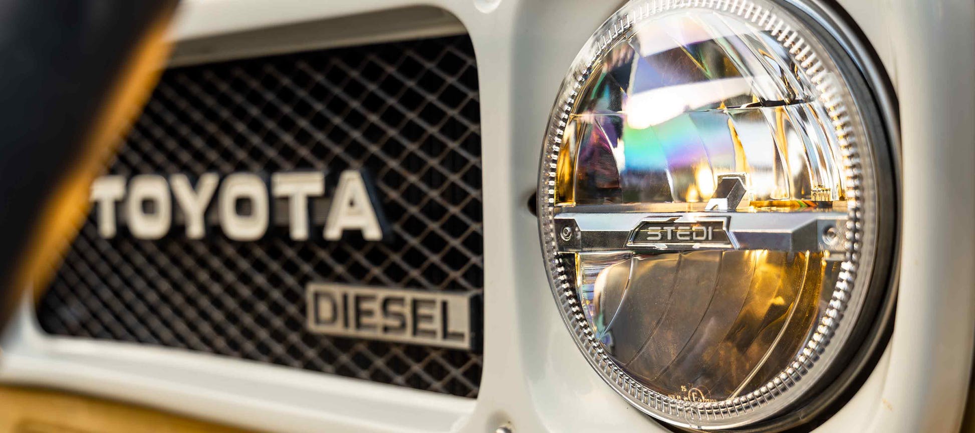 Stedi 7 inch Homage LED Headlight - Chrome (3000K) | Stedi