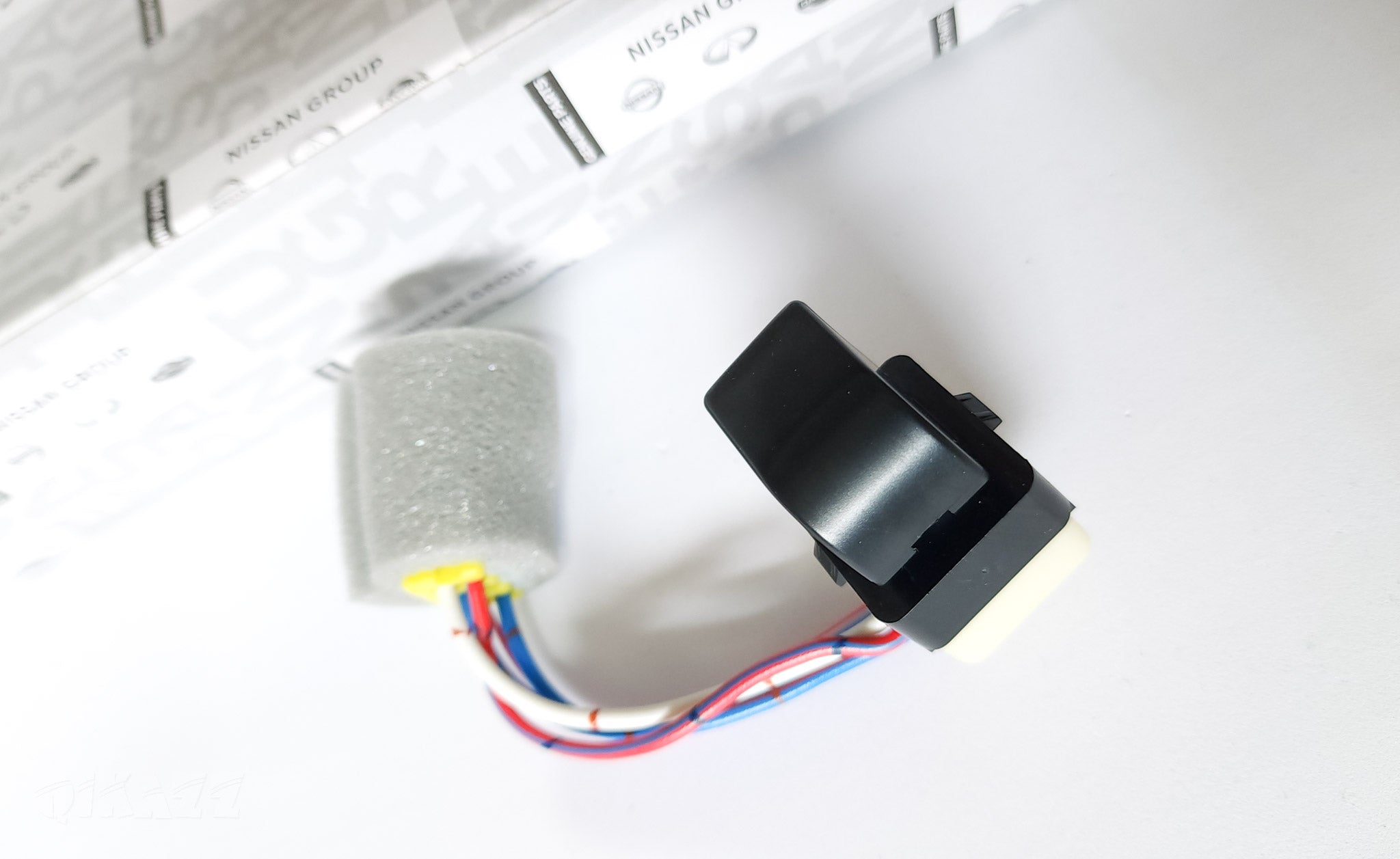 Genuine Nissan Electric Passenger & Rear Power Window Switch Assembly for GQ S2 | Nissan