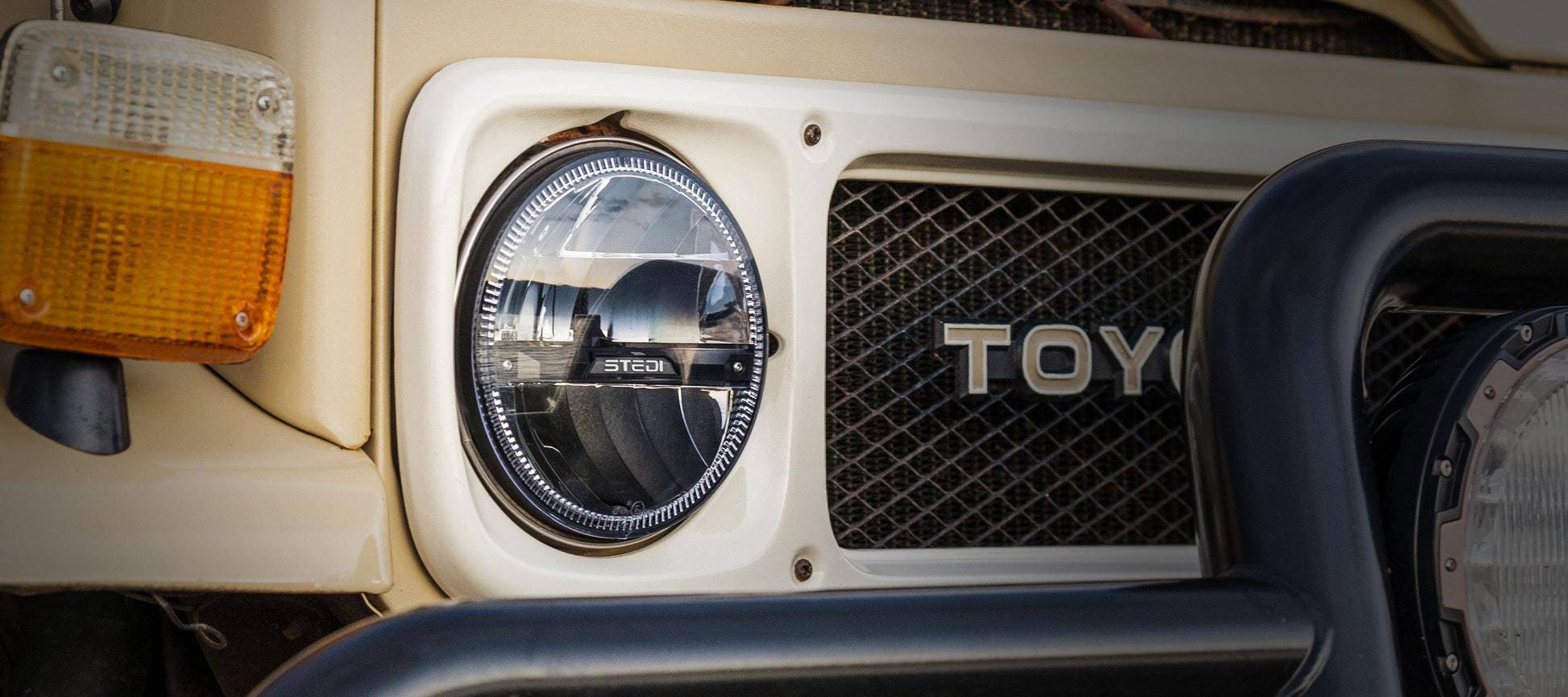 Stedi 7 inch Homage LED Headlight - Black (3000K) | Stedi